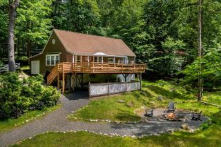 Arcade Sports Bar Deck Living Fire Pit Near the Lake Sasa by AvantStay - Arrowhead Lake - 0