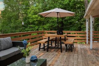 Arcade Sports Bar Deck Living Fire Pit Near the Lake Sasa by AvantStay - Arrowhead Lake - 8