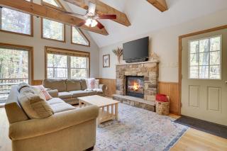 Woodland Oasis by AvantStay Hot Tub Firepit Walk to Lake - Lake Harmony - 5