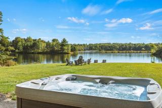 Strawberry Shores by AvantStay Lakefront Private Beach - Long Pond - 0