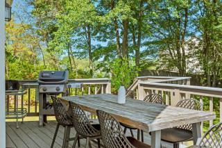 Lake It Right by AvantStay Lakefront w Dock Hot Tub Fire Pit Game Room - Long Pond - 7