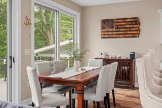 Lakeside Serenity by AvantStay Lakefront Newly Built Deck w Views - White Haven - 7