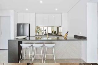 Surfers Beachside Luxury - Stunning Panoramic View - 8