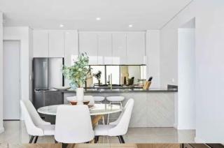 Surfers Beachside Luxury - Stunning Panoramic View - 3