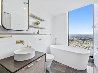 Surfers Beachside Luxury - Stunning Panoramic View - 1