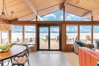 Oceanfront w Game Room Fire Pit Panoramic Views Angels Landing by AvantStay - 4