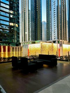 Affordable 1BR Staycation at One Uptown BGC - 5