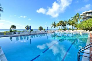 Papaya Place by AvantStay Great Location w Balcony Outdoor Dining Shared Pool Hot Tub - Key West - 7