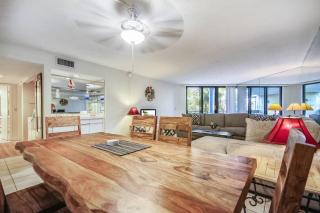 Papaya Place by AvantStay Great Location w Balcony Outdoor Dining Shared Pool Hot Tub - Key West - 2