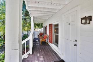Emmas Secret by AvantStay Heart of Old Town w Shared Pool Month Long Stays Only - Key West - 9