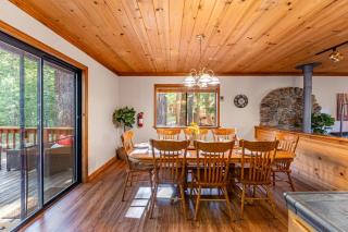 Whiskey Springs by AvantStay Classic Cabin Near Tahoe Donner Ski Area - Truckee - 7