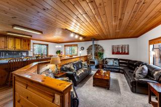 Whiskey Springs by AvantStay Classic Cabin Near Tahoe Donner Ski Area - Truckee - 3