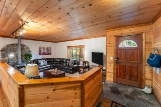 Whiskey Springs by AvantStay Classic Cabin Near Tahoe Donner Ski Area - Truckee - 4