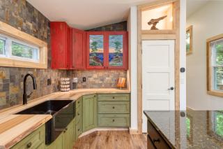 Artist’s Palette by AvantStay Colorful Retreat - Fairview - 1