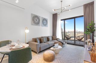 Opulent Lifestyle with Burj Khalifa and Canal View - 0