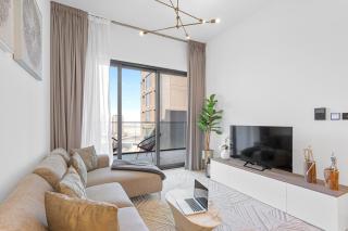 Opulent Lifestyle with Burj Khalifa and Canal View - 5