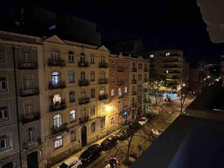 habitacion doble grande 2 personas balcon lisboa - Lissabon - 4