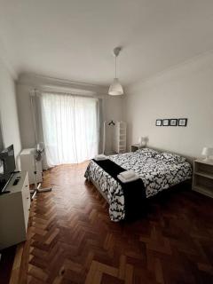 habitacion doble grande 2 personas balcon lisboa - Lissabon - 8