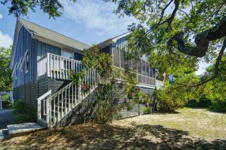 12 42nd Avenue by AvantStay 2 Mins To The Beach Screened In Porch - Isle of Palms - 0