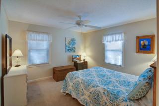 12 42nd Avenue by AvantStay 2 Mins To The Beach Screened In Porch - Isle of Palms - 3