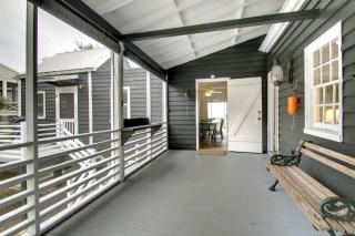 1111 Middle Street by AvantStay Charming Historic Cottage Featured in Dear John Movie Beach Access - Sullivans Island - 2