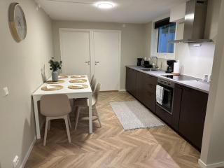 Modern Central Apartment Apt 106 - 9