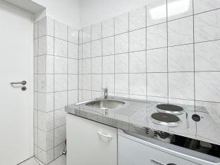 2 Zimmer Apartment für 6 P, 15 min zum Flughafen - Sirnau - 3