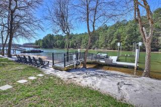 Knotty Pines by AvantStay Lake Views Renovated - Lake Norman of Catawba - 0