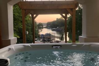 Hummingbird Home by AvantStay Boat House Dock - Statesville - 0