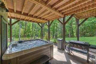 Waterfront 1-Acre Private Dock Hot Tub Firepit Bankhead Lodge by AvantStay - Lake Norman of Catawba - 8