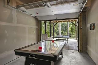 Waterfront 1-Acre Private Dock Hot Tub Firepit Bankhead Lodge by AvantStay - Lake Norman of Catawba - 3