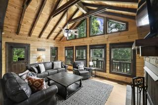 Waterfront 1-Acre Private Dock Hot Tub Firepit Bankhead Lodge by AvantStay - Lake Norman of Catawba - 1
