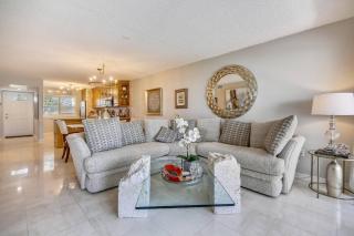 Dune Wind South by AvantStay Communal Pool Hot Tub Gated Community Close to Smathers Beach Month Long Stays Only - Key West - 1