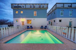 Rooftop Patio w View Pool Near the Beach Lost Shaker of Salt by AvantStay - Port Aransas - 0