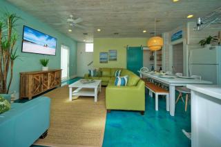 Rooftop Patio w View Pool Near the Beach Lost Shaker of Salt by AvantStay - Port Aransas - 5