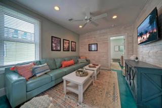 Rooftop Patio w View Pool Near the Beach Lost Shaker of Salt by AvantStay - Port Aransas - 4