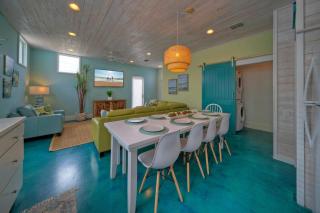 Rooftop Patio w View Pool Near the Beach Lost Shaker of Salt by AvantStay - Port Aransas - 1