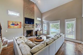 Dock Holiday by AvantStay Custom Home New Dock - Huntersville - 9