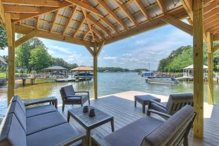 Dock Holiday by AvantStay Custom Home New Dock - Huntersville - 0