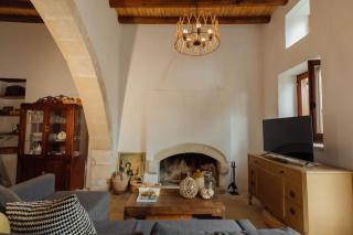 The Yard Traditional Residence - Vasa Kilaniou - 6
