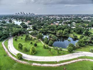 Spacious Condos on Carondelet Street Close to the French Quarter - New Orleans - 1