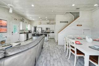 2 Blocks to the Beach Pool Patio w Bar Awave from it All by AvantStay - Port Aransas - 2