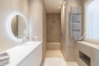 REF 1975 - Cannes Center - Croisette - 4