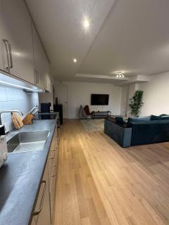 Stylish & Bright Apartment Quiet Stay Near Central Stockholm - Stoccolma - 6