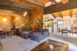 Fawn by AvantStay Secluded Cabin w Large Deck Surrounded by Forest - Tahoma Meadows - 3