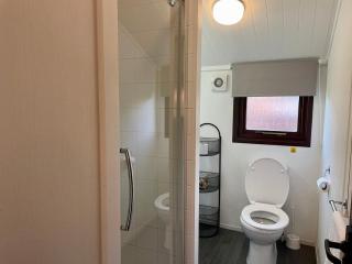 Cosy 3 Bedroom Wooden Lodge in South Cerney - 3