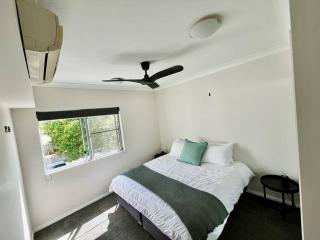 Resort Style Holiday Unit - Trinity Beach - 3