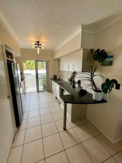 Resort Style Holiday Unit - Trinity Beach - 2