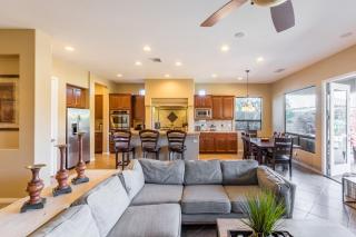 Aurora by AvantStay Luxurious Home with an Exquisite Pool Spa and Outdoor Seating - Indio - 4