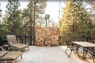 Big Bear Castle by AvantStay Private Home in Great Big Bear Location w Hot Tub - 4